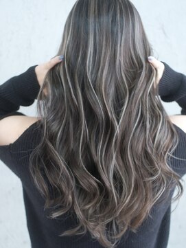 マリアナ(Mariana) ハイライトショートヘアレイヤーカットダブルカラー