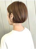ミルクティーベージュ　丸みショートボブ　耳掛けボブ