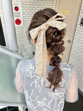 ソノ(sono) 編みポニー　結婚式ヘア　お呼ばれヘア　編み下ろし