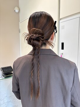 アローム(alom) イメチェン/ホワイトブロンド/外ハネボブ/美髪/茅ヶ崎