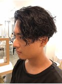 ツイストスパイラルパーマツーブロックセンターパートメンズヘア