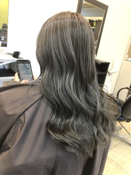 ケリーズグリーン(Kelly's Green) ハイライト×コントラスト