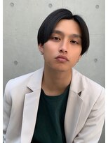 フィフス(fifth) 大人ナチュラルパーマ、前下がりセンターパート、コンマヘア