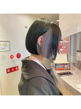 ソワンドブレスセルン 心斎橋(soin de brace cerne) 前下がりボブ×ブルーブラック・インナーカラー