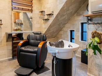 Hair resort putih