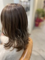 アイフラット 本店(I-FLAT)&nbsp;ミディアム×細ハイライト　白髪ぼかしにも◎