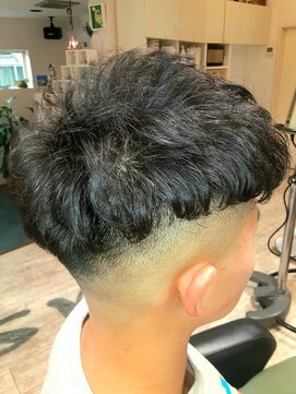 フュゼ(fusee) ツーブロック/スキンフェード/ふわふわパーマ