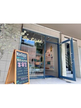 デザインカラーやメンズに特化したスタイリストが在籍