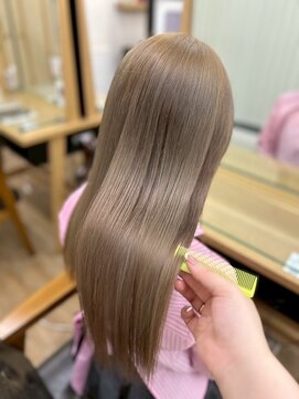 ネオリーブ クーロ(Neolive curro) ミルクティーベージュ×ダメージレスケアブリーチ　イメチェン