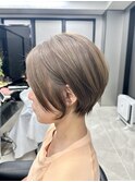 40代50代60代耳かけショート前髪なしハンサムショート白髪ぼかし