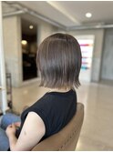外ハネ切りっぱなしボブ