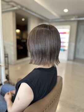 リアンバイルシア(Lien by lucia) 外ハネ切りっぱなしボブ