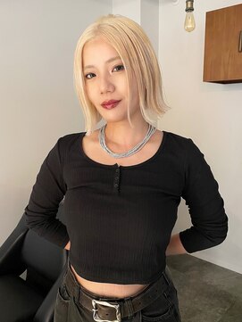 ルーム(Loom.) ハイトーンボブ 抜きっぱなしボブ ブロンドボブ
