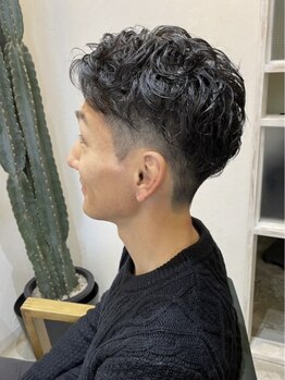 《メンズパーマも好評》ビジネスからカジュアルまで◎髪質やなりたいスタイルに合わせてパーマを選定します