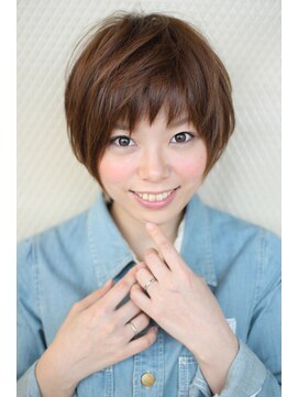 スタジオベンツ(Studio Bentu) 前下がりのフェミニンショート