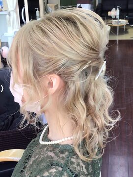 ヘアサロン ユニティ(Hair Salon Unity) 波ウェーブハーフアップ