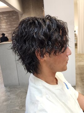 ニアウ 伊勢崎連取店(Niau) センターパート前下りウルフ縦落ちツイストスパイラルパーマ