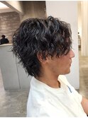 センターパート前下りウルフ縦落ちツイストスパイラルパーマ
