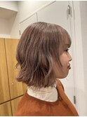 ピンクベージュ