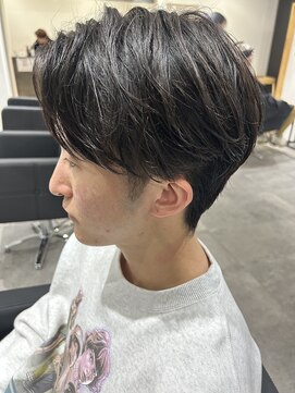 ヒュイル バイ ニアウ(Hwyl by Niau) メンズマッシュセンターパートスパイラルパーマニュアンスパーマ