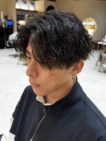 ヒビヲ(HIBIO) ツイストスパイラルパーマメンズパーマセンターパートウルフ韓国