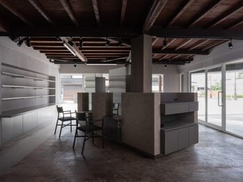 ロイ(roi)の写真/古民家リノベーションのオシャレな店内◇落ち着いた雰囲気でゆったり過ごせるサロン。男性も女性も大歓迎◎