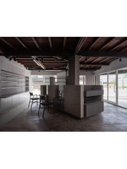 古民家リノベーションのオシャレな店内◇落ち着いた雰囲気でゆったり過ごせるサロン。男性も女性も大歓迎◎