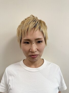 ビューティサロン シスター 甘辛ベリーショート