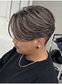 カット　ホワイトメッシュ　バレイヤージュ　センターパート