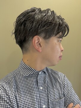 ザメンバイリオス(THE MEN. BY LIOS) 大人ナチュラルセンターパートスタイル
