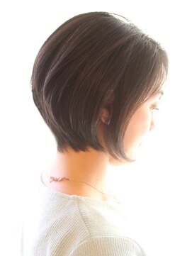 レウナ 外苑前(Reuna) 【３０代・４０代・５０代】丸みが綺麗なナチュラルボブ