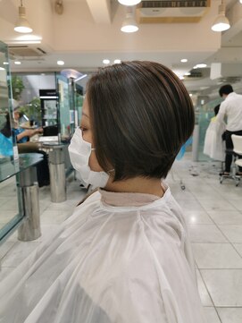 クオーター(QUARTER) 前下がりショートボブ