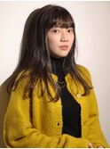 透明感のある暗髪ストレート