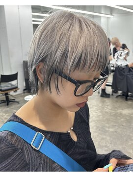 レコ 渋谷(LECO) ホワイトとブラックのコントラストハイトーン