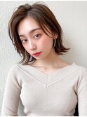 ミディアムウルフひし形シルエットボブホワイトグレージュ