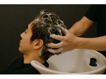 メンズ ファイブバイジエクト 堀江(FIVE by The Ect)の写真/【心斎橋/堀江】頭皮をほぐし疲れをリセット。頭皮&髪を美しく整え疲れを癒します◎ヘッドスパ/四ツ橋