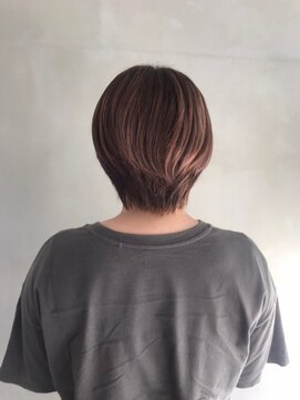 フェアリーテール 高坂店 後ろ姿で魅せる丸みショート