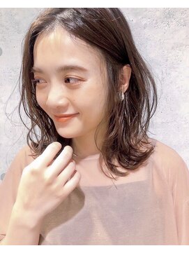 ガーデントウキョウ(GARDEN Tokyo) 【GARDENTokyo本木亜美】こなれ感のある大人ゆるパーマのミディ