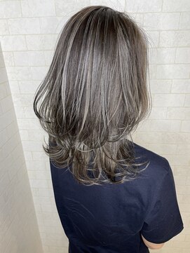 アルマヘア(Alma hair) プラチナグレー☆レイヤー