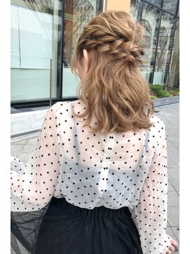 リア 大阪梅田(Ria) ~ミルクティーべージュ ハーフアップ~【Ria 大阪 梅田】