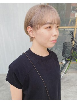 イン(in.) シアーベージュマッシュショート