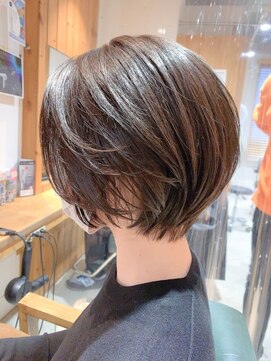 エミュ 新宿(emu) 丸みのある小顔ショート