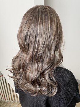 リルア 博多(LIRUA) 自然なハイライトスタイル