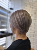 ショートカット ブリーチ ラベンダーシルバー 白髪ぼかし