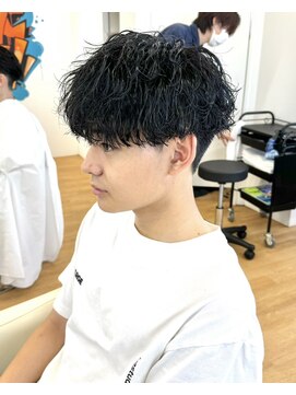 ビカム 名駅(become) メンズ縦落ち波巻きツイストスパイラルマッシュパーマ刈り上げ