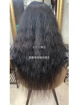 アンフィシュピトロワ(AnFye spi tlow) ビビリ矯正×高難易度縮毛矯正で驚くほどの艶髪ストレートに変身