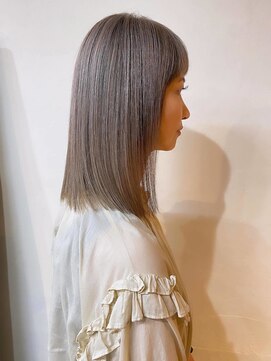 コニーズヘアサロン(Connie's Hair Salon) 糸のような極細ハイライトを散りばめたミディボブ