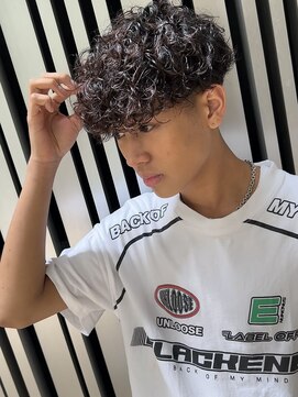 ファミリア 新宿(familiar) スペインカール テーパーフェード