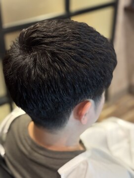 キタセンジュバーバー バイ ティーズ(KITASENJU BARBER by T's) 緩パン