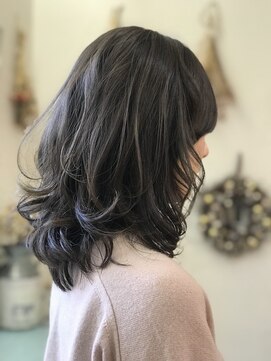 ラッシュグラス(Rush grass) ふんわりスタイルにクールなブルーアッシュ